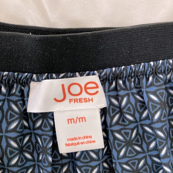 JOE FRESH Silky Swingy Navy Skirt Size Medium - Picture 5 of 5